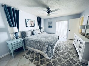 4 bedrooms, desk, iron/ironing board, travel crib