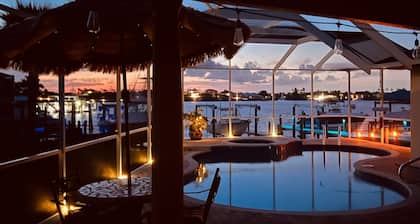 Waterfront Pool Home avec Dock directement sur Bal Har Harbour