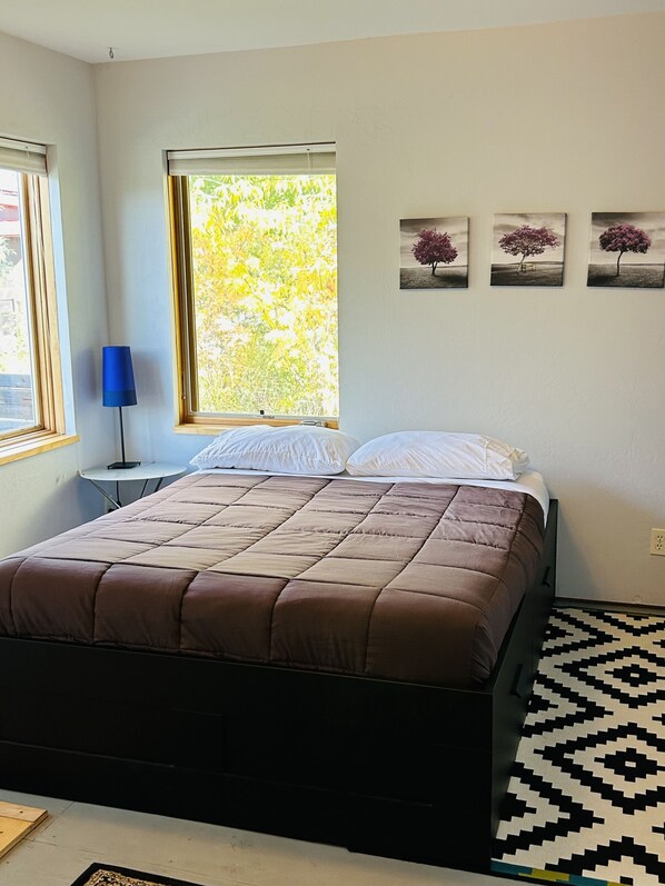 2 Schlafzimmer, Schreibtisch, Bügeleisen/Bügelbrett, WLAN