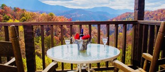 Trillion Dollar Mtn View Great Gatlinburg Location Private Cozy Romantic Hot Tub