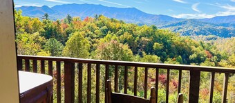 Trillion Dollar Mtn View Great Gatlinburg Location Private Cozy Romantic Hot Tub