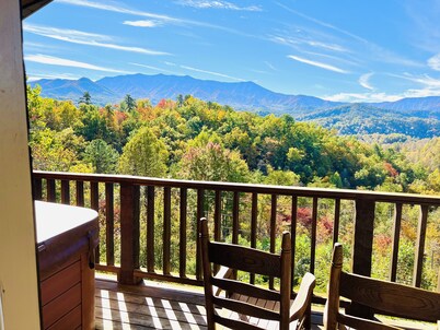 Trillion Dollar Mtn View Great Gatlinburg Location Private Cozy Romantic Hot Tub