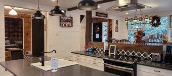 Serene Mountain Cottage on banks of McCullen Run Stream