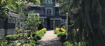 Granite Court 402: Prime Village North location. Walk to Everything!