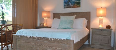 Tabla de planchar con plancha, wifi gratis y ropa de cama