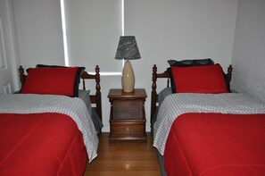 2 makuuhuonetta, silitysrauta/-lauta, Wi-Fi, vuodevaatteet