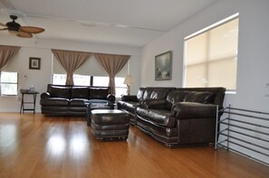 Smart TV, Netflix, books, streaming services