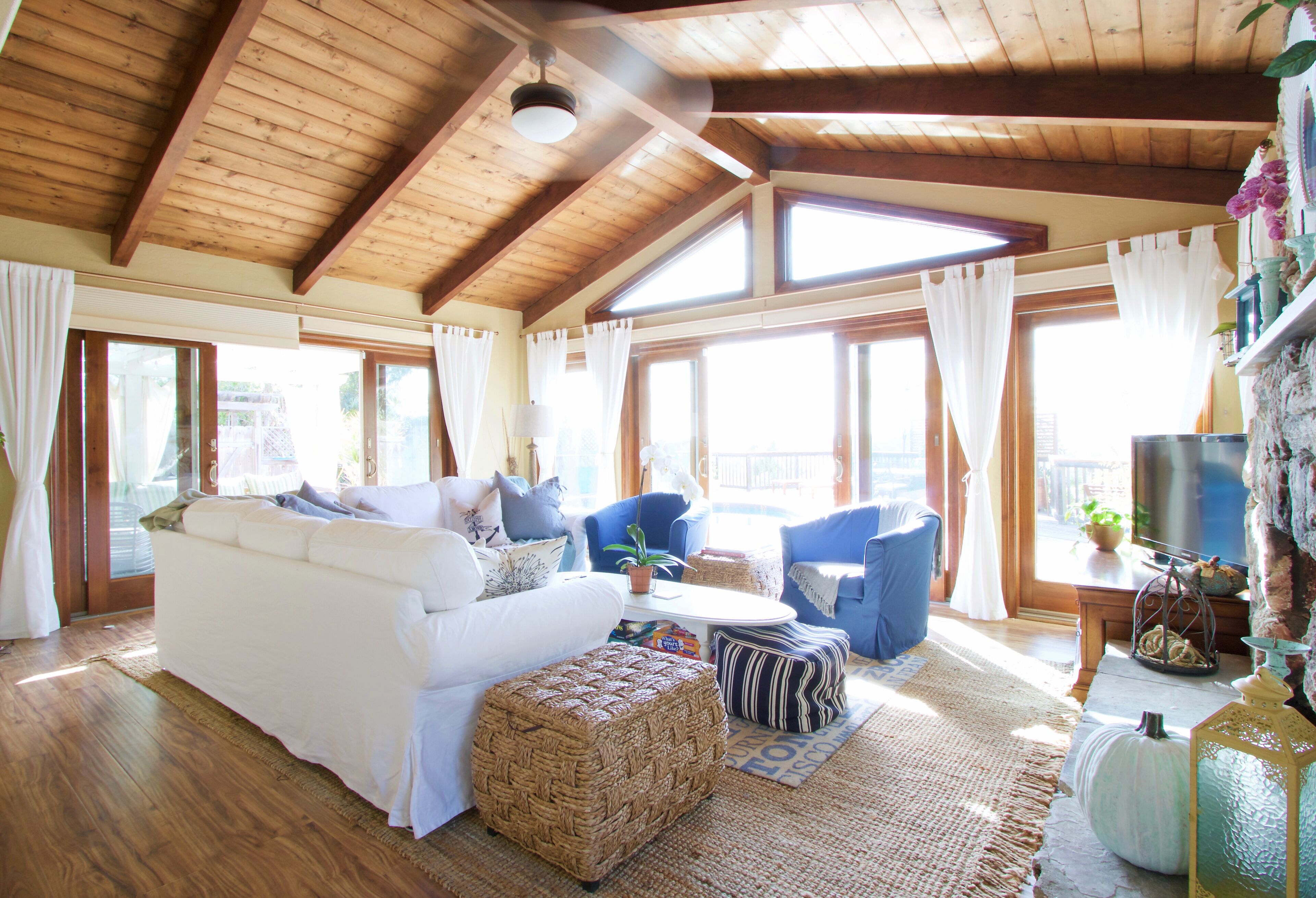 TV connectée, lecteur de DVD, livres, vidéothèque