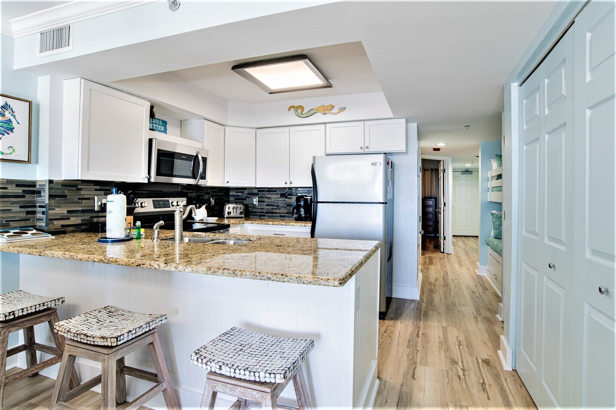 Refrigerador, microondas, horno y parrilla de estufa 