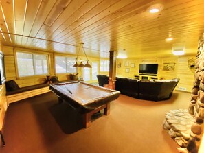 Smart TV, fireplace, DVD player