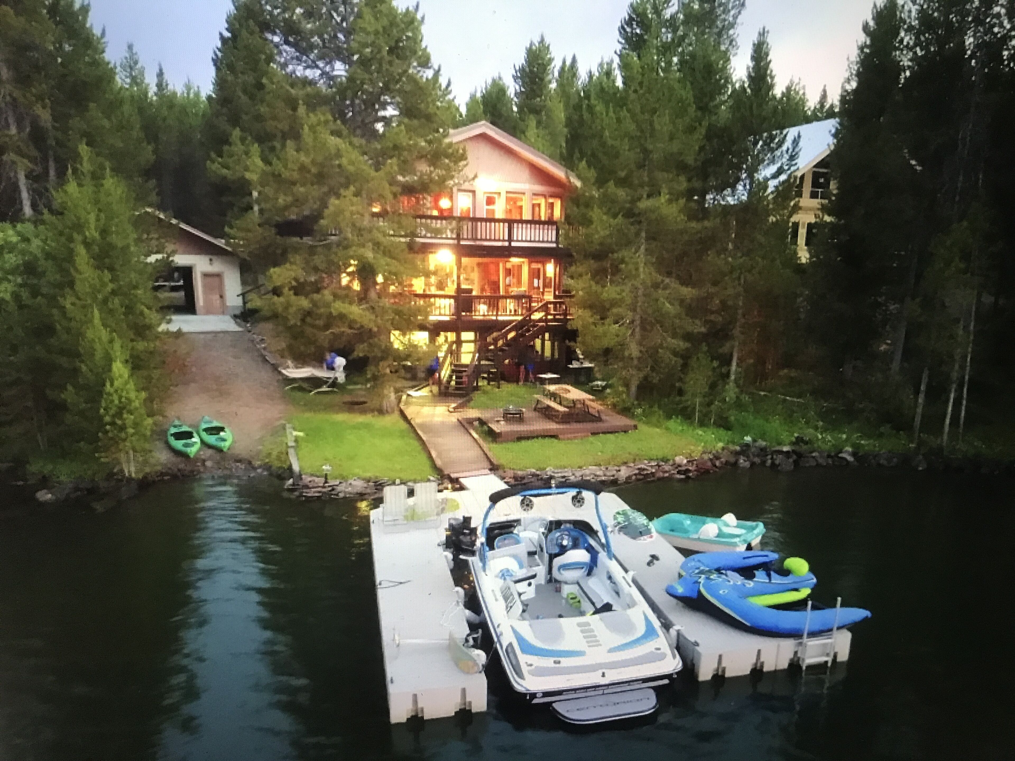 Waterfront Cabin With Beautiful View Of Mt. Sawtelle & close to Yellowstone Park