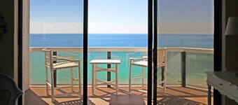 MILLION DOLLAR VIEWS/OCEAN FRONT/FREE BCH SRVC 2 CHAIRS/1 UMBR - SLEEPS 2