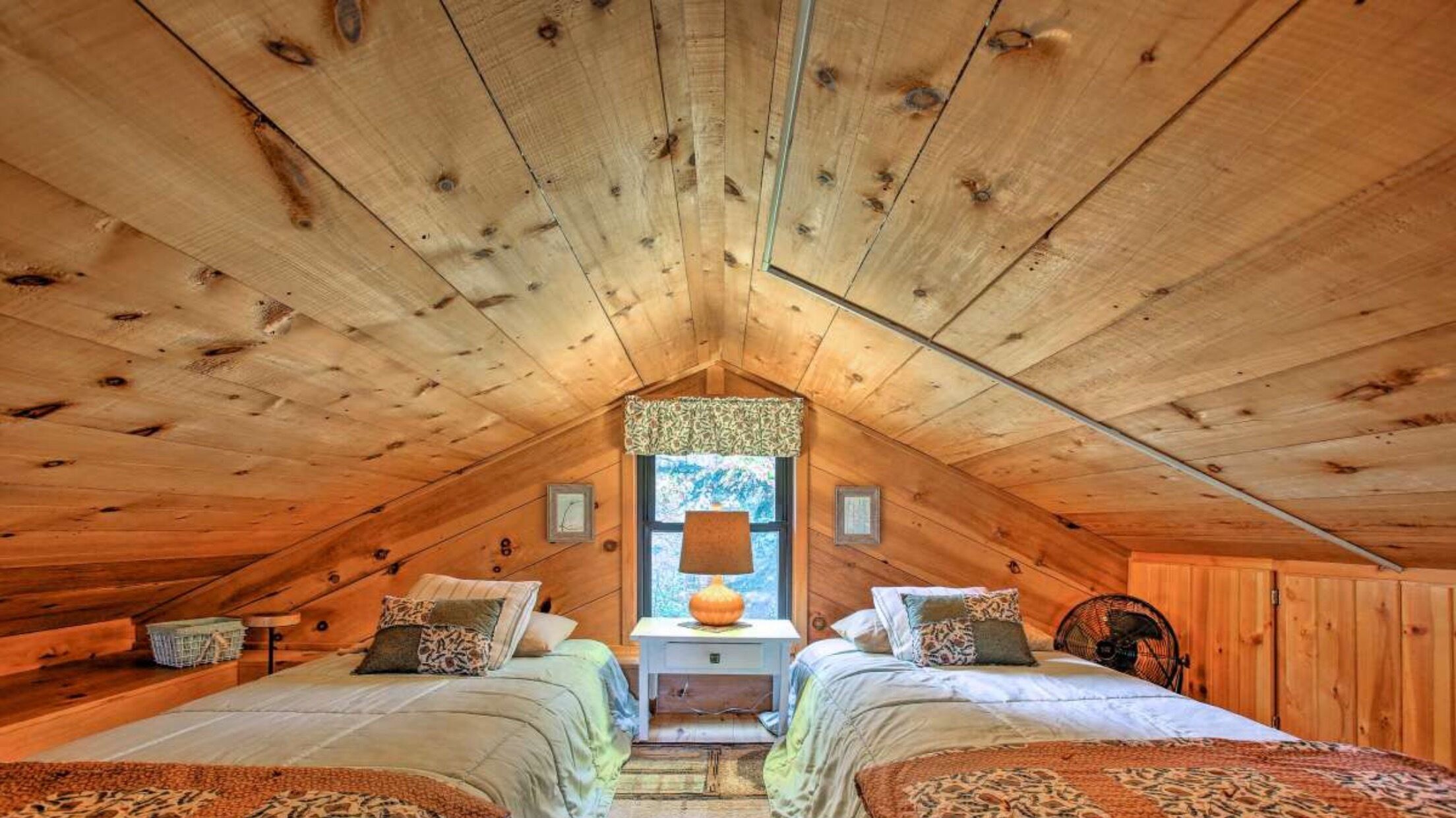 1 slaapkamer, een strijkplank/strijkijzer, gratis wifi, beddengoed