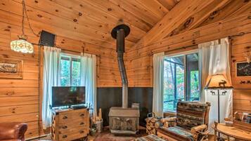 TV, DVD player, books, stereo
