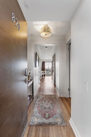 Interior - River View Condo, Walk to Downtown (Nashville)