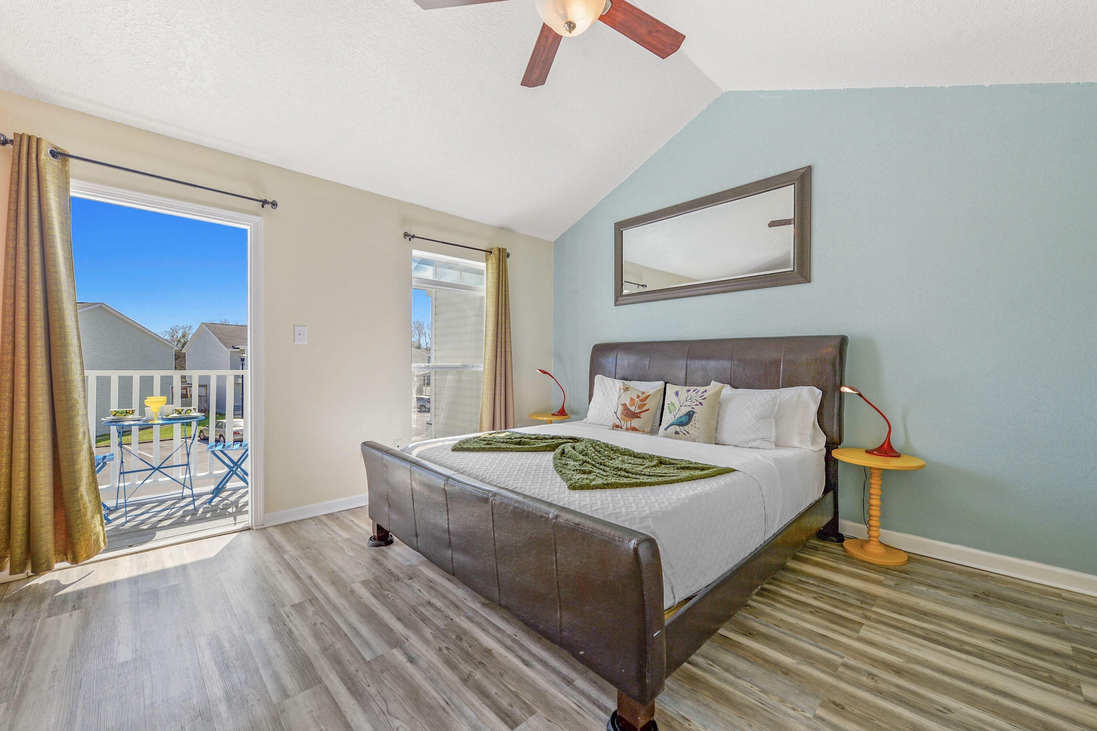 3 slaapkamers, een strijkplank/strijkijzer, gratis wifi, beddengoed