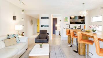 Smart TV, books, stereo