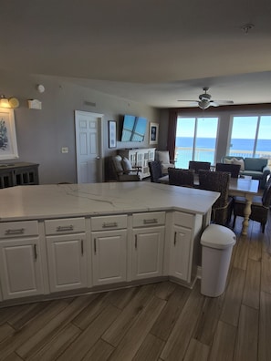 Interior - SuperClean Beachfront (2026 Upgrades $40K) Modern 2 Kings, 4 Chairs, VIP Park++ (Panama City Beach)