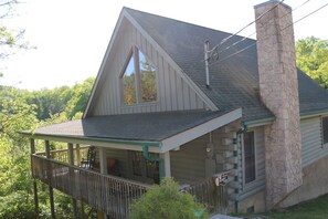 Exterior -  Family-friendly ;Avg. nightly rate $99;  5 miles from Soaky Mtn. Waterpark (Sevierville)