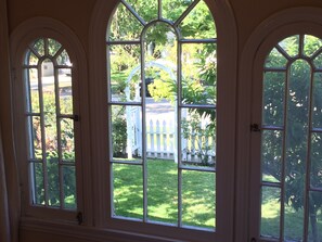 Interior - Your own 2/1 HOUSE with large GARDENS and remodeled CHEF’S KITCHEN in West LA (Los Angeles)