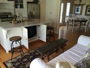 Interior - Your own 2/1 HOUSE with large GARDENS and remodeled CHEF’S KITCHEN in West LA (Los Angeles)