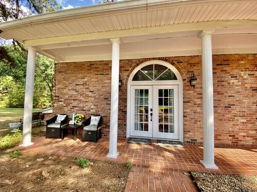 Your Creekside Villa Experience: Relax and Refresh. Brookhill Ranch Area! 