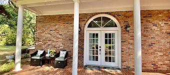 Your Creekside Villa Experience: Relax and Refresh. Brookhill Ranch Area! 