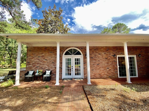 Your Creekside Villa Experience: Relax and Refresh. Brookhill Ranch Area! 