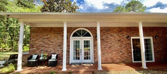 Your Creekside Villa Experience: Relax and Refresh. Brookhill Ranch Area! 