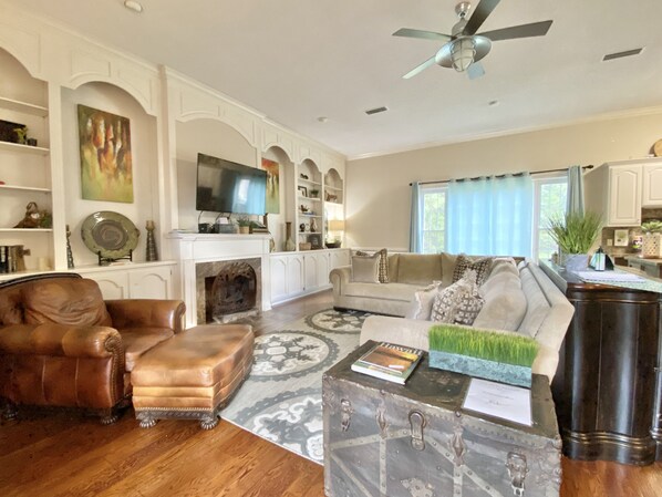 TV, fireplace, DVD player, books