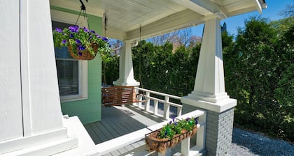 Bramley House: 3 Blk. Walk to DWTN Hendersonville-Lovingly Restored