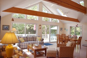 Smart-TV, Kamin, DVD-Player, Tischtennisplatte