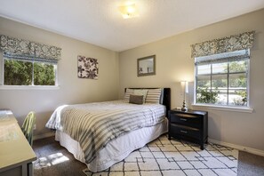 4 bedrooms, desk, iron/ironing board, travel cot