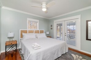 2 habitaciones, tabla de planchar con plancha y cuna de viaje 