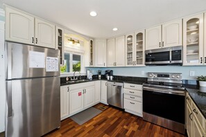 Coffee/tea maker, fridge, microwave, oven