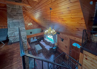 Beautiful Cabin @ Fox Landing, near casinos