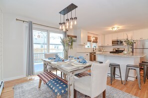 Dining - The America House at West Dennis (Dennis)