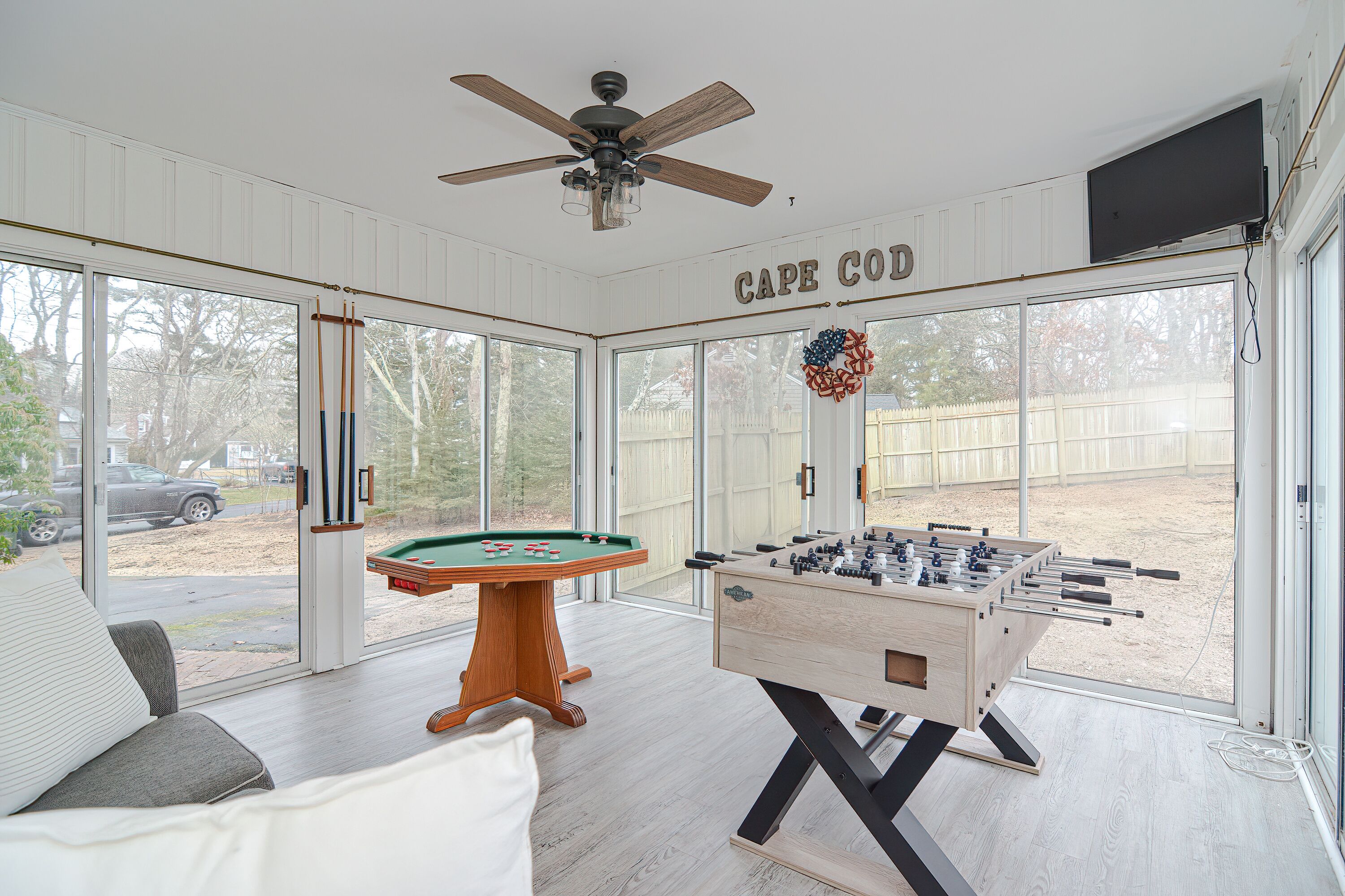 This house is a 3 bedroom(s), 2 bathrooms, located in Dennis, MA.