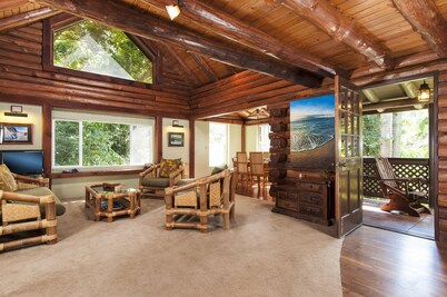 PERMITTED Charming LOG HOUSE in REAL Upcountry Maui. Magical and Peaceful!