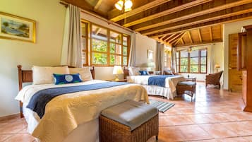 4 habitaciones, tabla de planchar con plancha y cuna de viaje