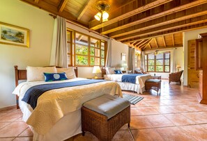 4 makuuhuonetta, silitysrauta/-lauta, vauvan matkasänky, ilmainen Wi-Fi