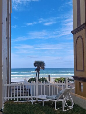 Property grounds - Beautiful Spacious, 3/Bed 2/B, No Drive Beach, Heated Oceanfront Pool, Pets OK! (Daytona Beach Shores)