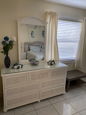 Interior - Beautiful Spacious, 3/Bed 2/B, No Drive Beach, Heated Oceanfront Pool, Pets OK! (Daytona Beach Shores)