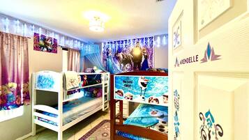 4 多间卧室、办公桌、熨斗/熨衣板、旅行婴儿床