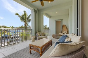 Terrace/patio - Beautiful Gated Waterfront Home 5 Minutes From Barefoot Beach (Bonita Springs)