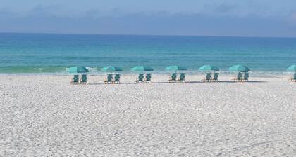 Charming BEACH Cottage & Private Beach - Includes Bicycles!