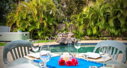 4 bedroom beach home with added sofa bed, ocean view, swimming pool, Jacuzzi