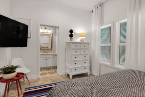 5 bedrooms, travel crib, WiFi, bed sheets - Waterfront designed for multiple families perfect vacation 5 BR / 5.5 BA (Navarre)