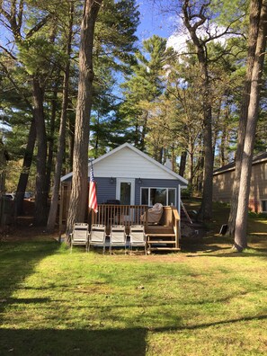 Terrace/patio - A Little Slice of Heaven on The Waupaca Chain O'Lakes (Waupaca)