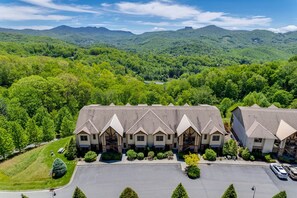 Exterior - Panoramic Luxury Retreat | Prime Location Views 1A (Banner Elk)